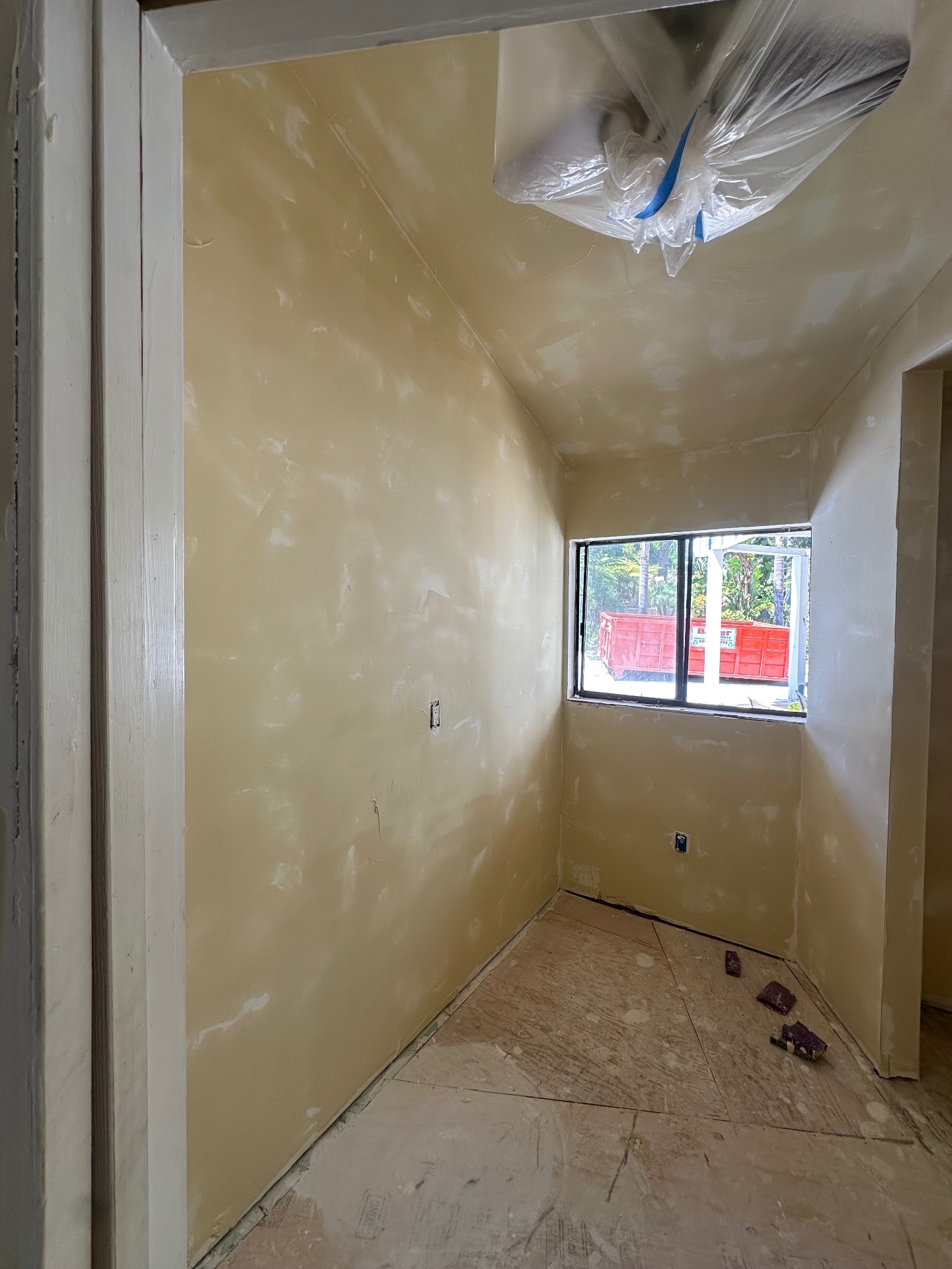 Small room with smooth finished drywall walls and ceiling ready for paint